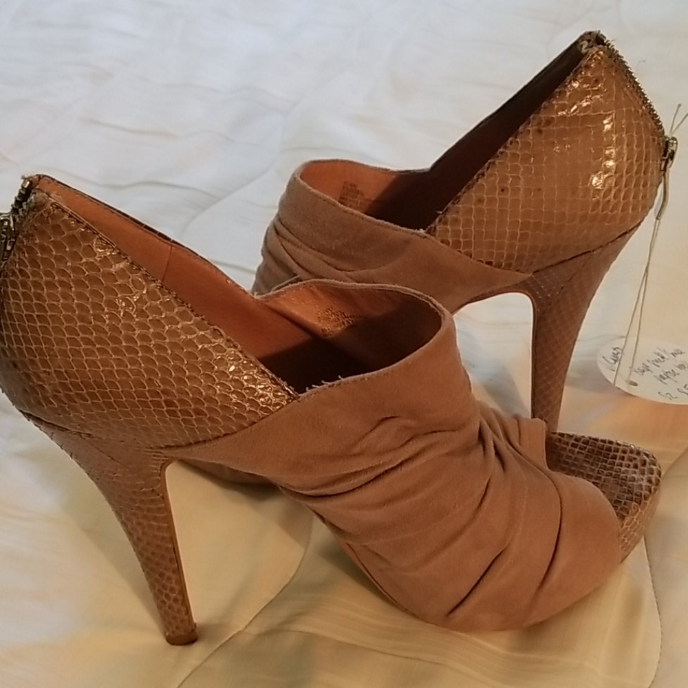Vince Camuto Miki Heels snakeskin suede
